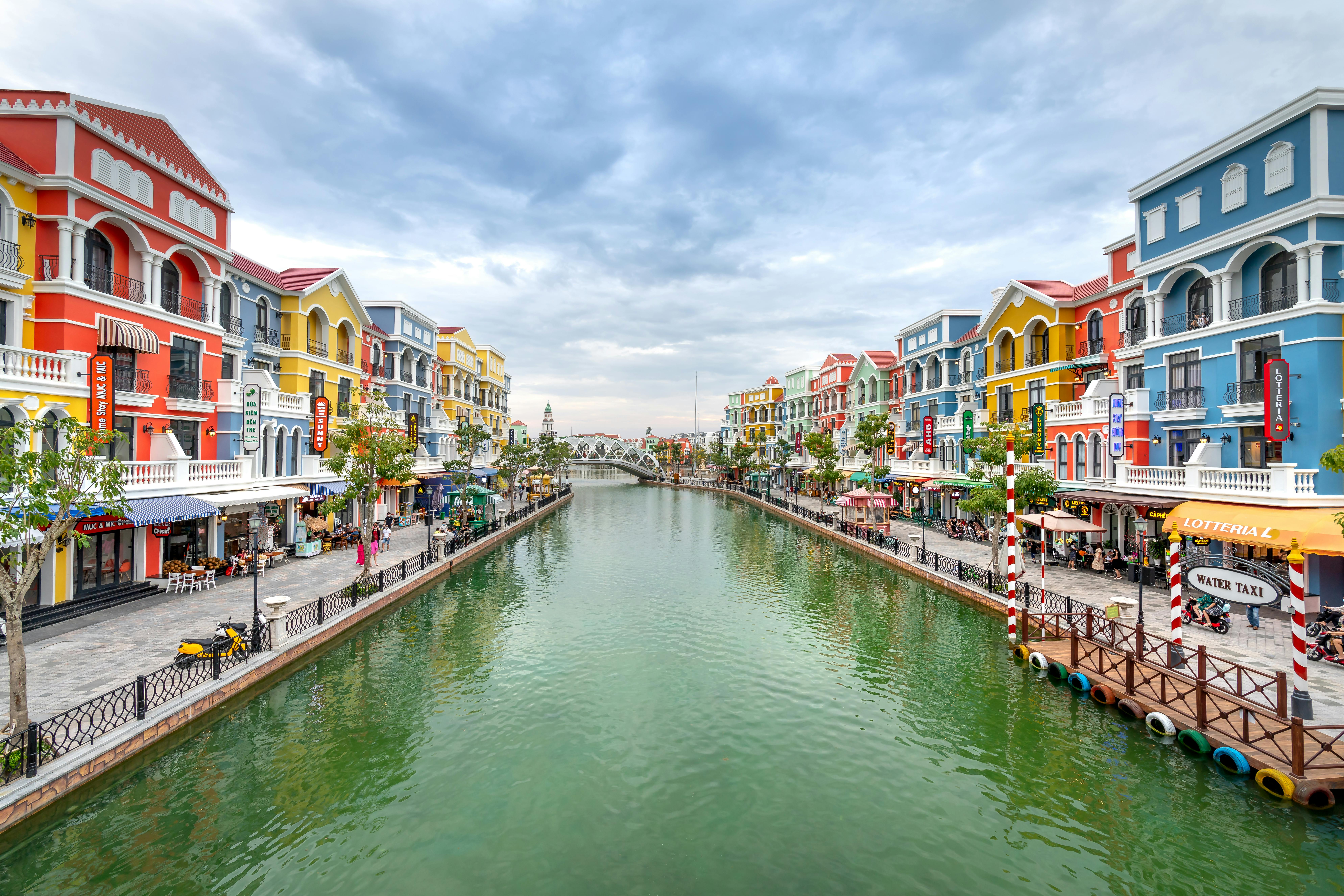 Hanoi, Halong, Da Nang & Phu Quoc